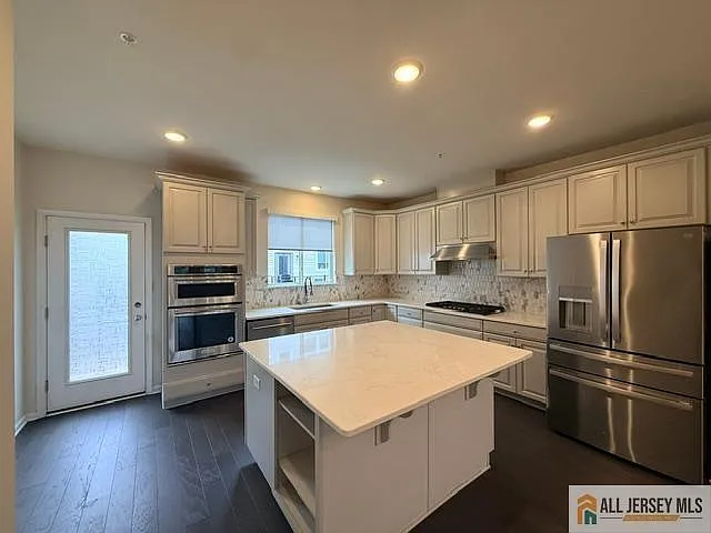 338 South Dr — Photo 3