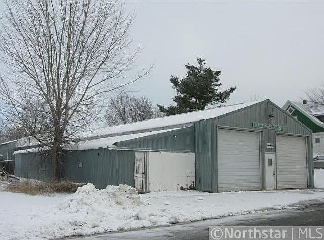 1st image of 302 Playhouse St W