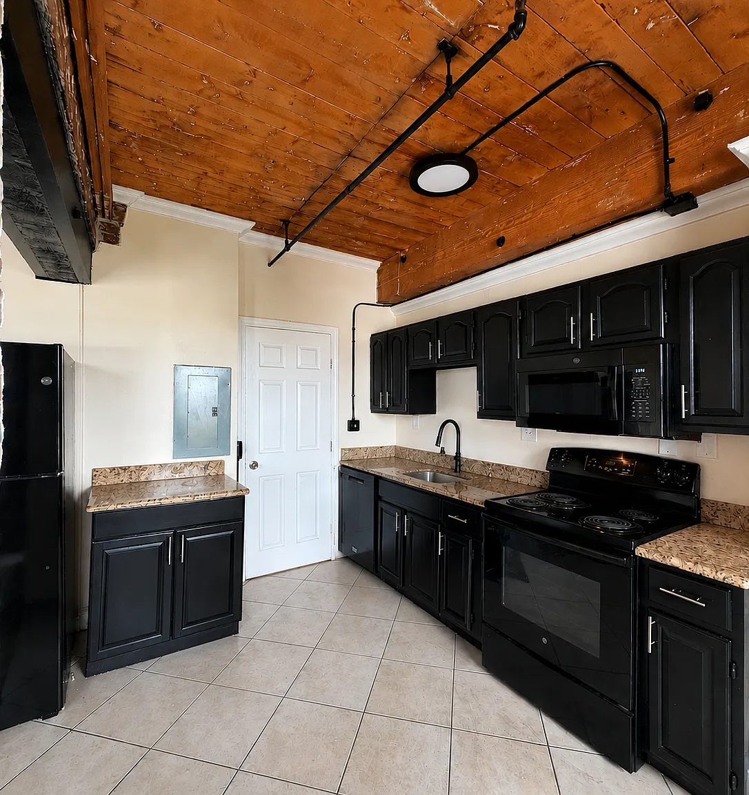 3 bed, $2,800 — Photo 1