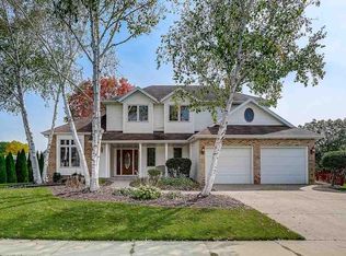 102 W Verleen Ave, Waunakee, WI 53597