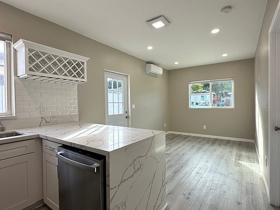 4th image of 7816 Shorewood Dr