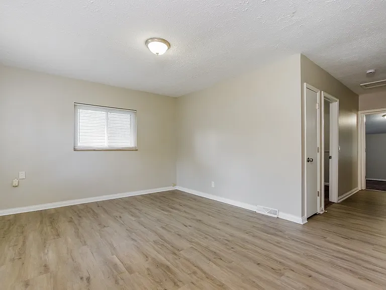 185730_018_living_room_13100089.jpg
