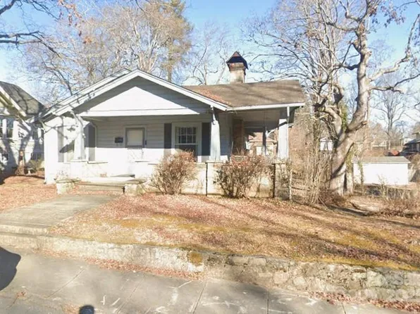 515 3rd Ave W, Hendersonville, NC 28739