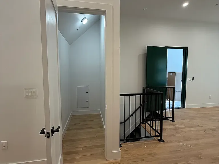 12 Locust St #1 — Photo 6