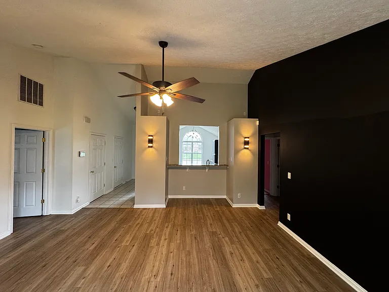 4615 Boardwalk Dr — Photo 16