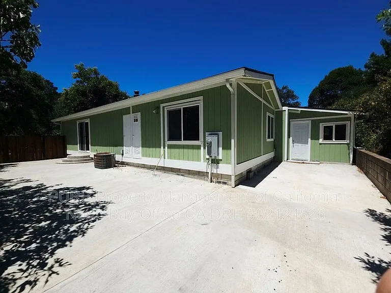 927 N Oak St — Photo 15