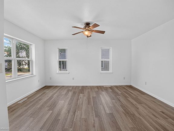 5th image of 2423 Walnut St