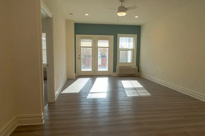 Studio, 1.0 bath, 490 sqft — Photo 3