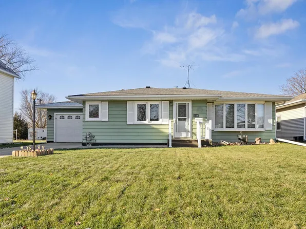 614 4th St NE, Montgomery, MN 56069