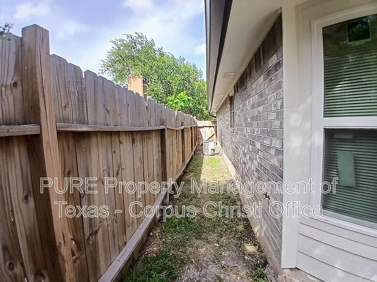 2725 Allencrest Dr — Photo 38