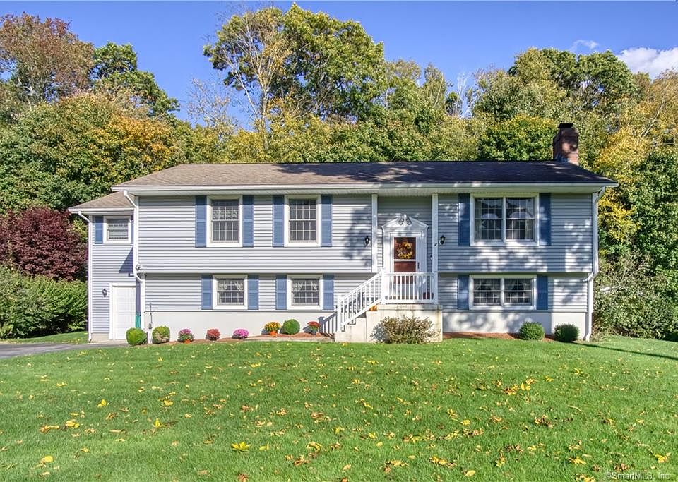 1st image of 7 Indian Valley Dr