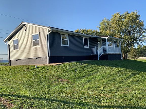 3rd image of 220 Bennett St