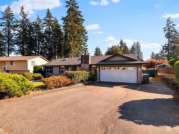 3rd image of 2307 Ponderosa Dr SE