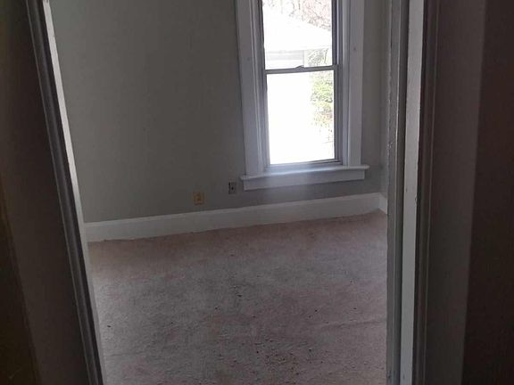 2nd image of 222 1/2 Jefferson St #1/2