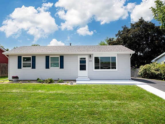 2nd image of 205 Mimosa Ln