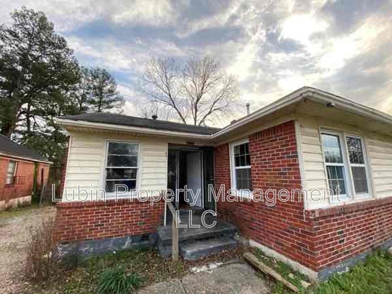 2nd image of 1731 Greenview Cir