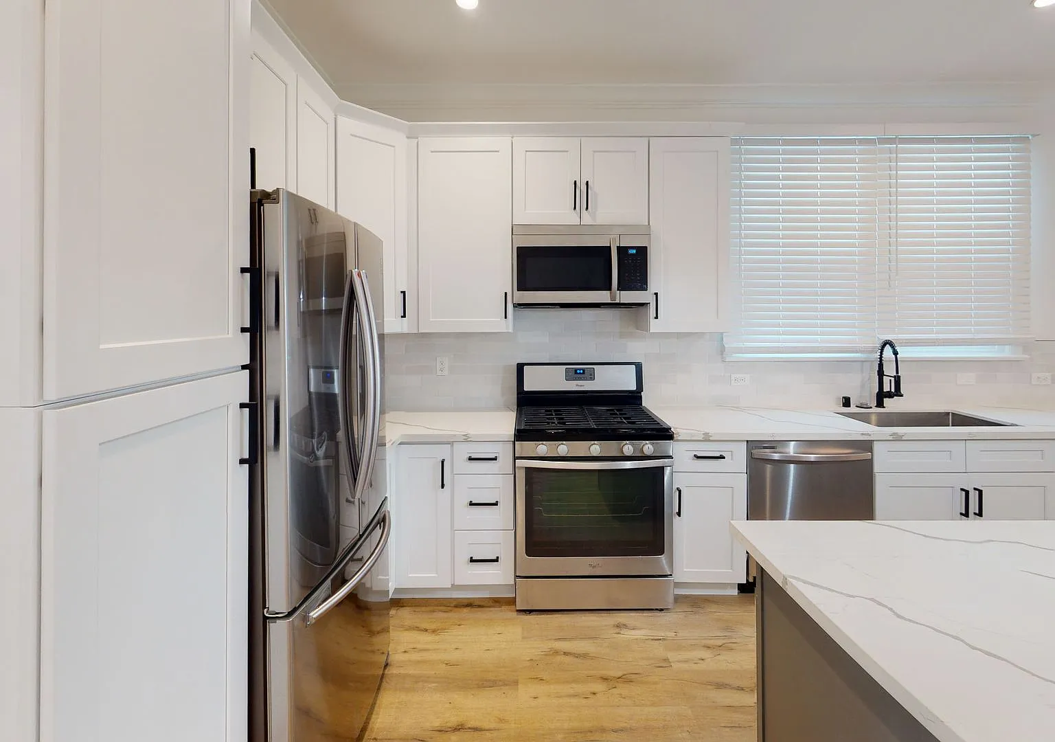 1021 S Hayworth Ave — Photo 3