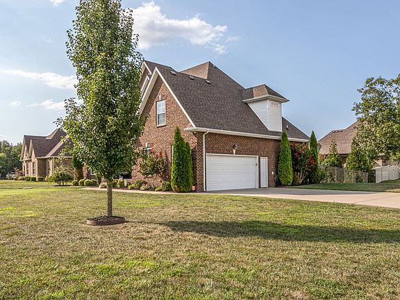 3rd image of 204 Sweet Bay Ct