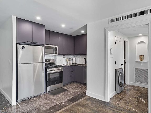 5th image of 2285 Peachtree Rd Ne #1004