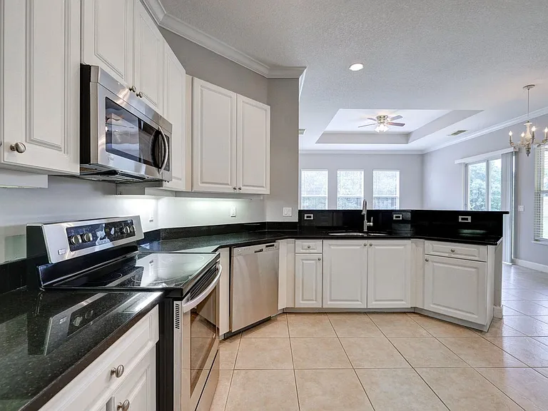833 SW Vineland Ct — Photo 12