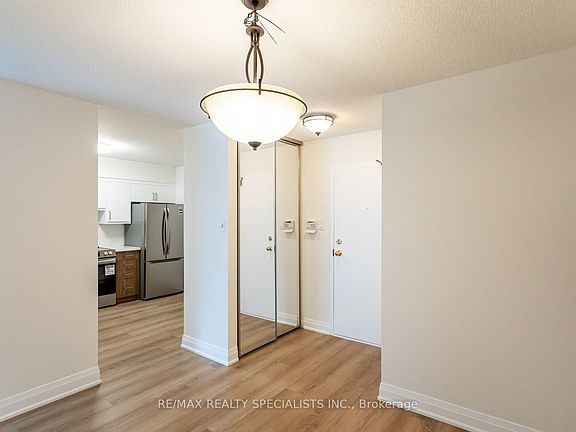 5th image of 26 Hanover Rd #307