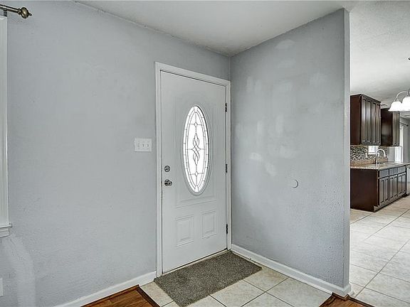 5th image of 436 Dauphin Ln