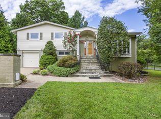 6500 Wilson Ln, Bethesda, MD 20817