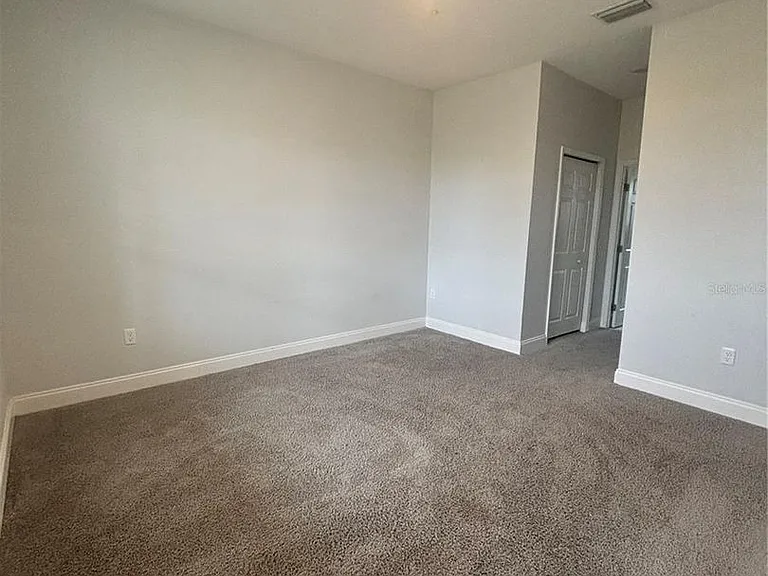 423 Churchill Ct — Photo 3