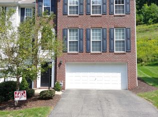 671 Village Green Blvd E, Mars, PA 16046