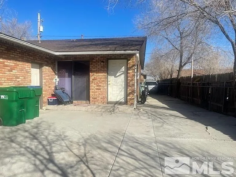 1180 Arnold Dr — Photo 2