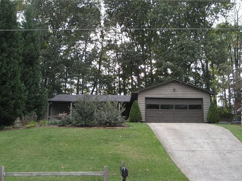 Private Cul-De-Sac Lot !