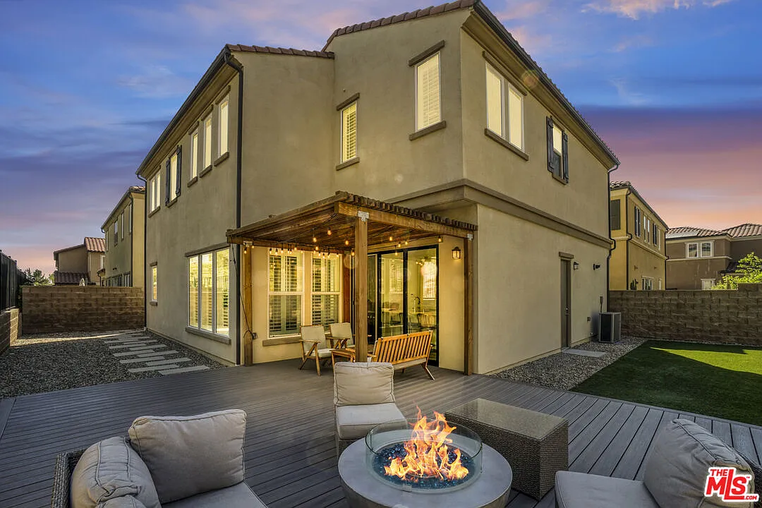4 bed, 3.0 bath, 2189 sqft, $7,800 — Photo 1