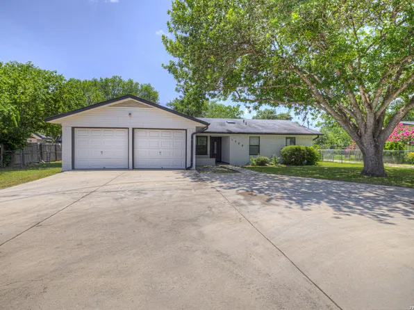 1302 S MESQUITE AVE, New Braunfels, TX 78130
