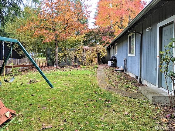 3rd image of 3307 Eagle Dr NE