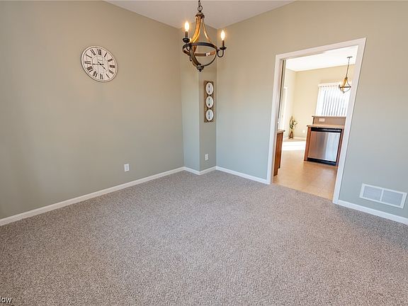 5th image of 530 Marsh Way
