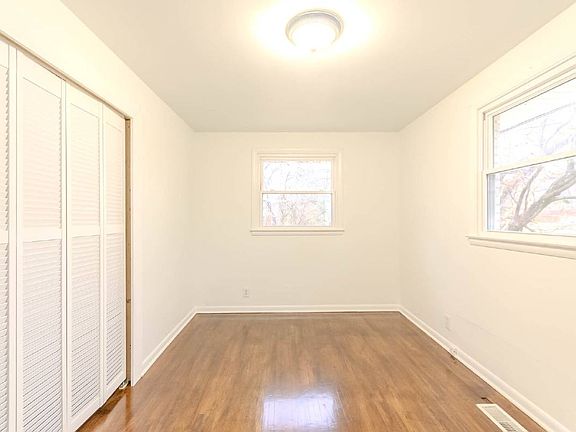 5th image of 567 Valleywood Dr