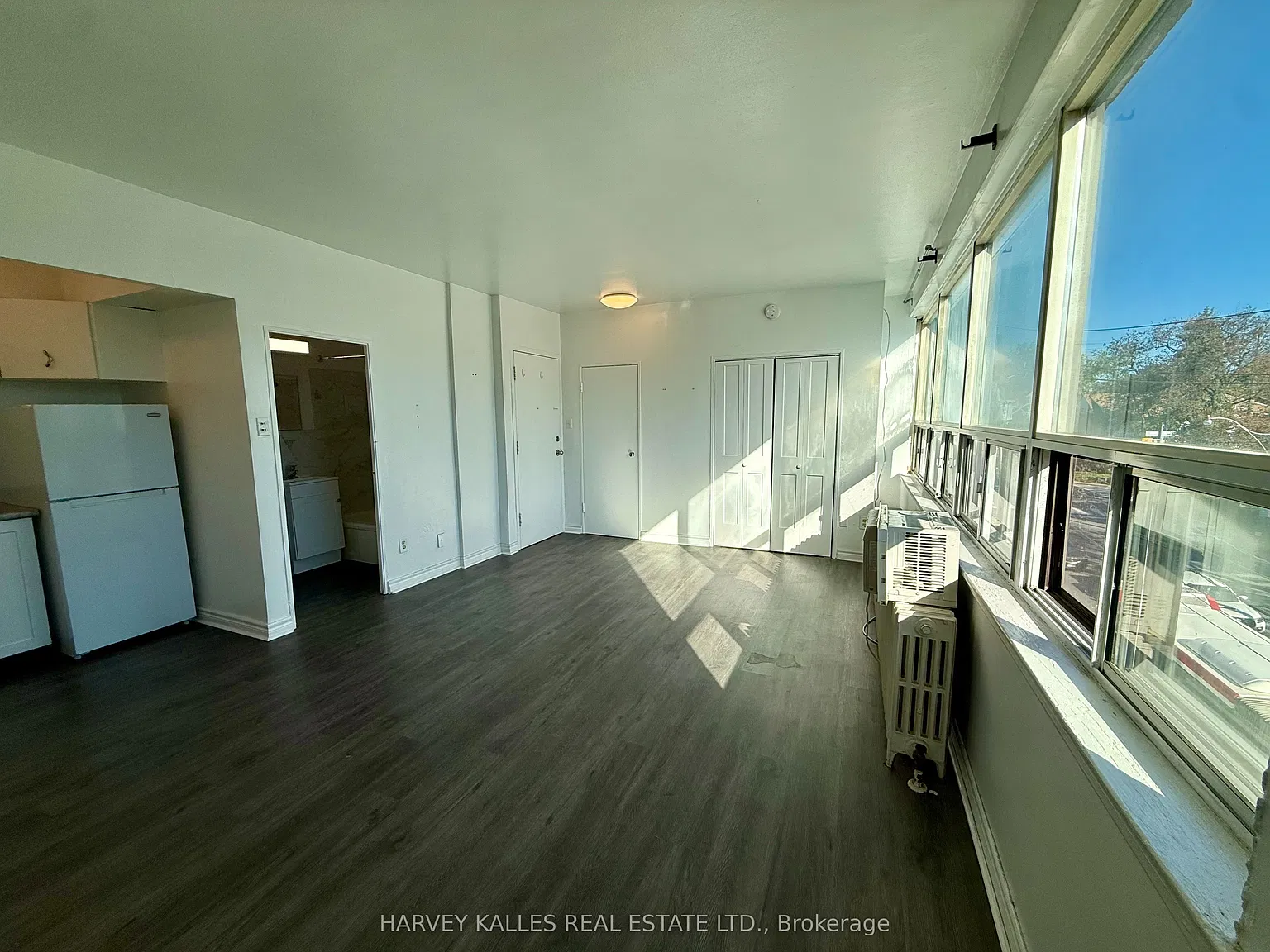 1582 Bathurst St — Photo 3
