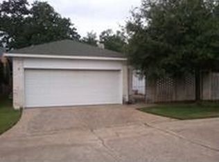 1202 Brook Hollow Ct, Bryan, TX 77802