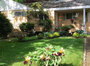 26 Oakledge Dr, East Northport, NY 11731
