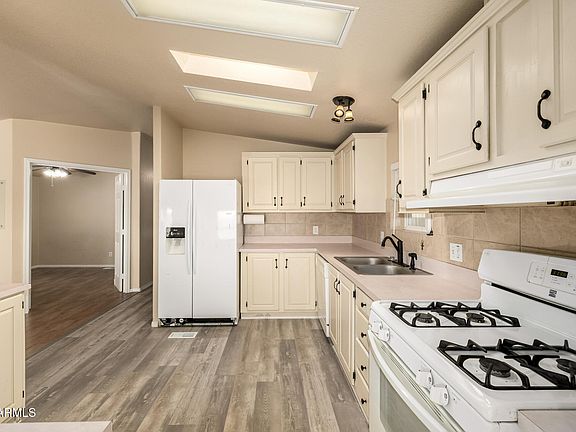 3rd image of 3952 E BIRCHWOOD Avenue
