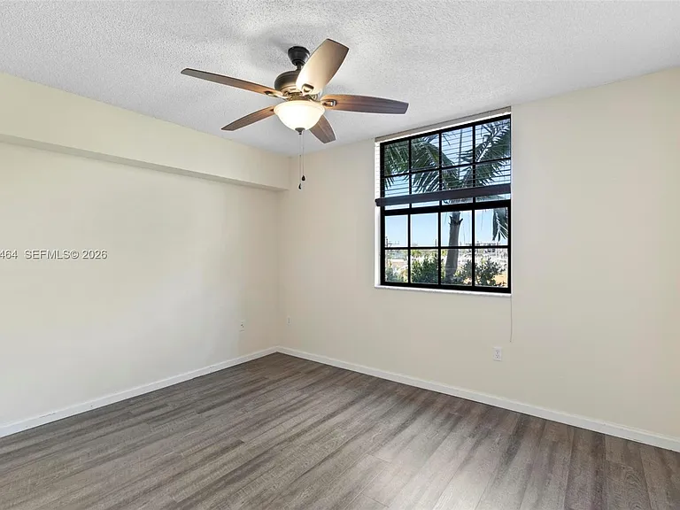 1919 Van Buren St #417A — Photo 17