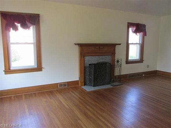 5th image of 131 E Broad St