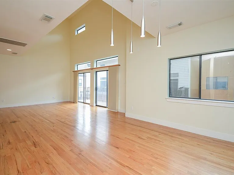 4122 Spencer St — Photo 14