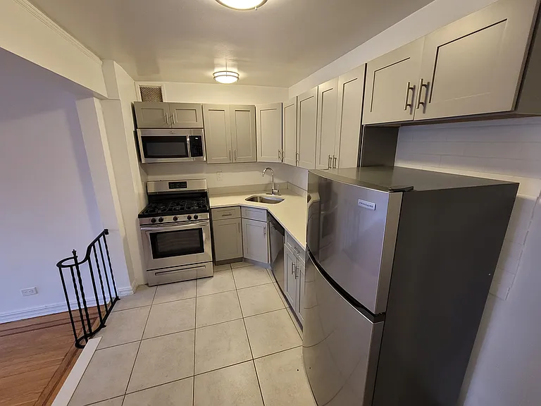 Martense Ave — Photo 4