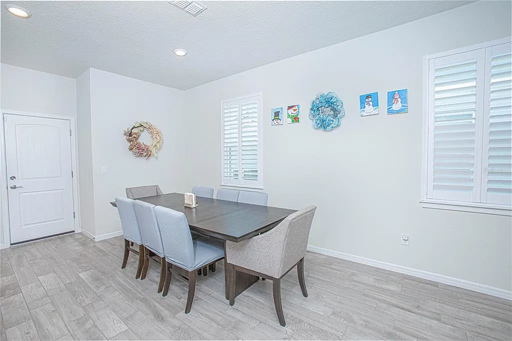 3 bed, 2.5 bath, 1712 sqft, $3,600 — Photo 3
