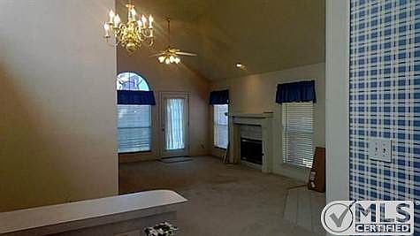 5th image of 2103 Amherst Dr