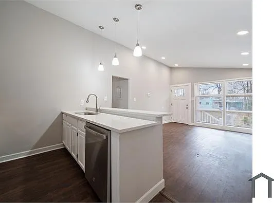 976 McKay Dr SE — Photo 10