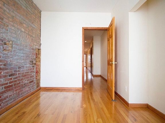 5th image of 309 Palmetto St APT 2R