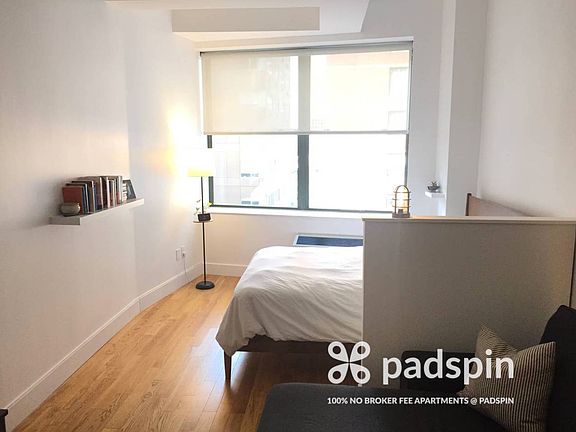 4th image of 99 John St APT 901