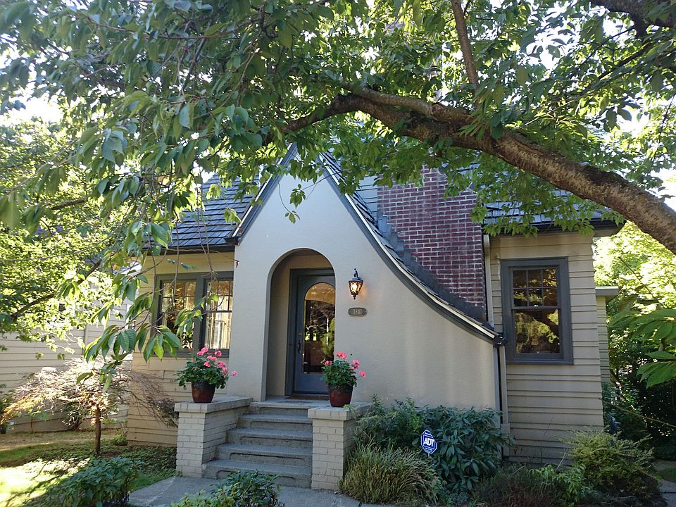 2nd image of 3841 42nd Ave NE